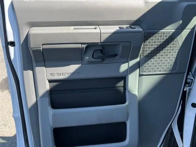 2024 Ford E-450 Cutaway Base