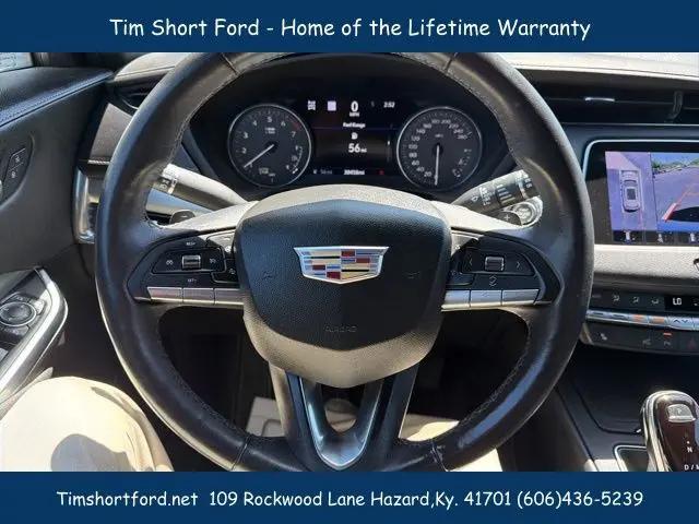 2022 Cadillac XT4 Premium Luxury