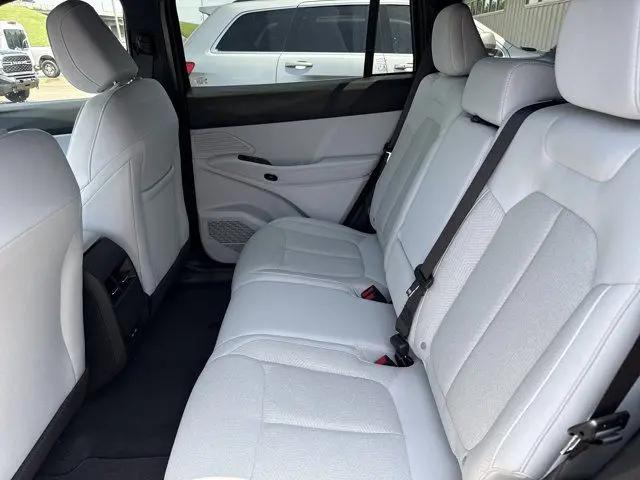 2026 Jeep Cherokee Laredo 4x4