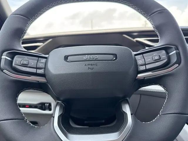 2026 Jeep Cherokee Laredo 4x4