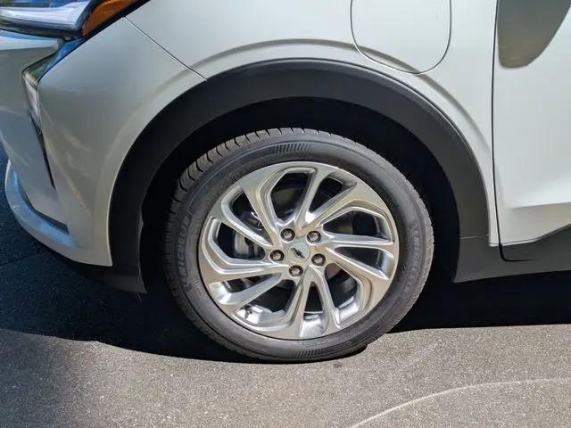 2027 Chevrolet Bolt LT FWD