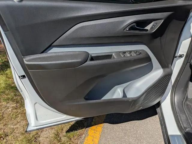 2027 Chevrolet Bolt LT FWD