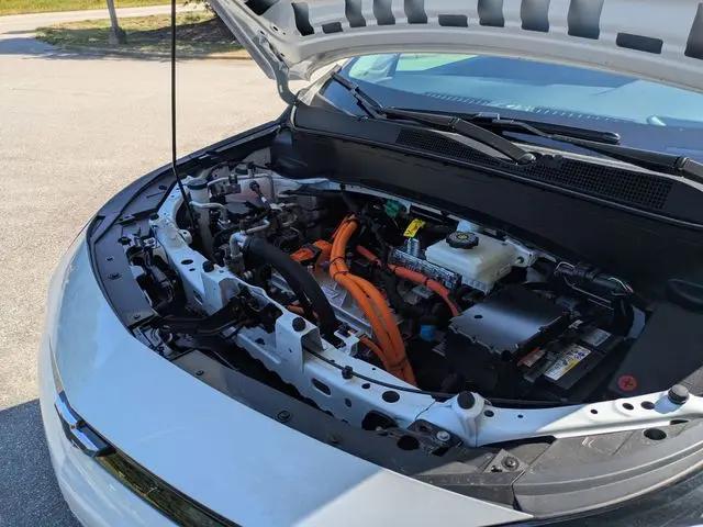 2027 Chevrolet Bolt LT FWD
