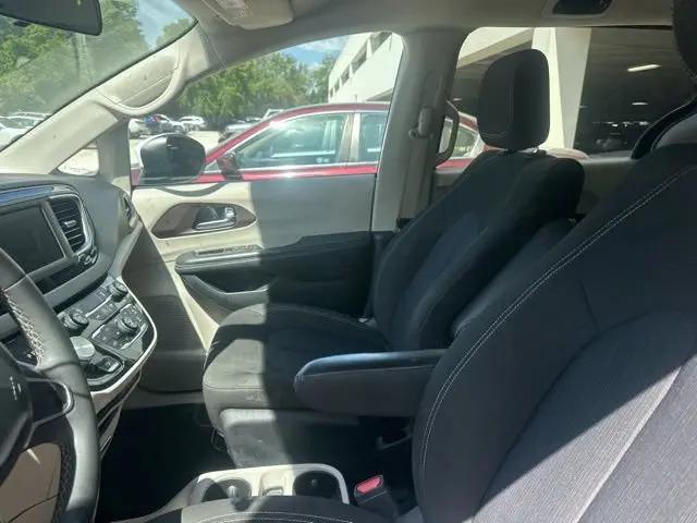 2022 Chrysler Voyager LX