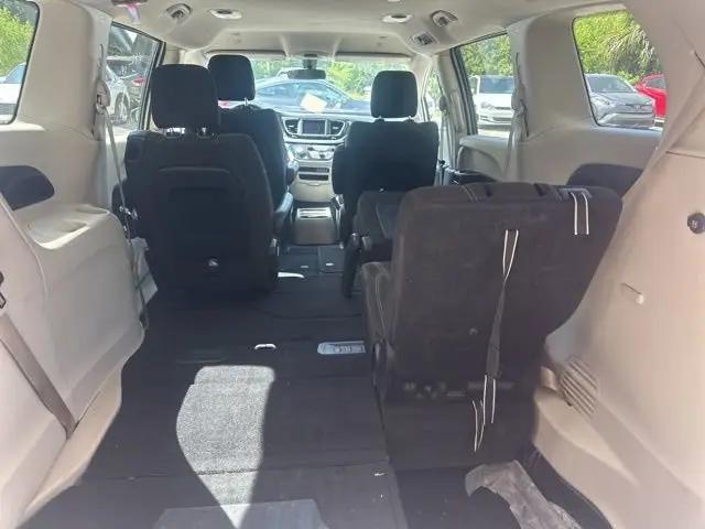 2022 Chrysler Voyager LX