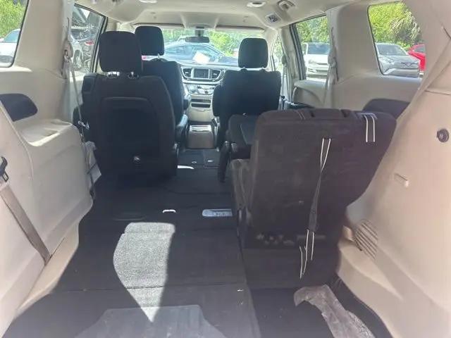 2022 Chrysler Voyager LX