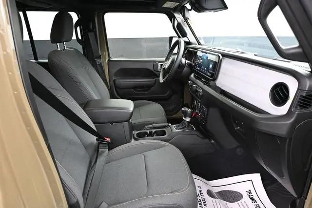 2025 Jeep Wrangler 4-Door Willys 4x4