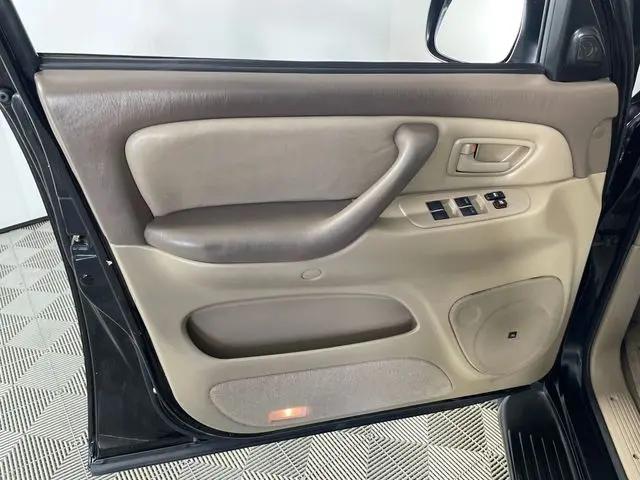 2003 Toyota Sequoia SR5 V8