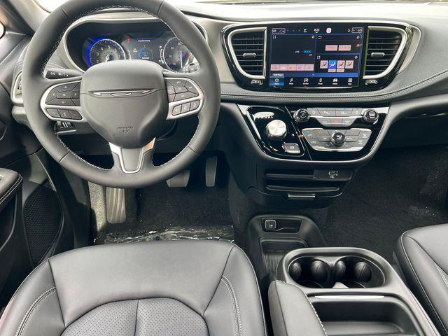 2027 Chrysler Pacifica PACIFICA SELECT AWD