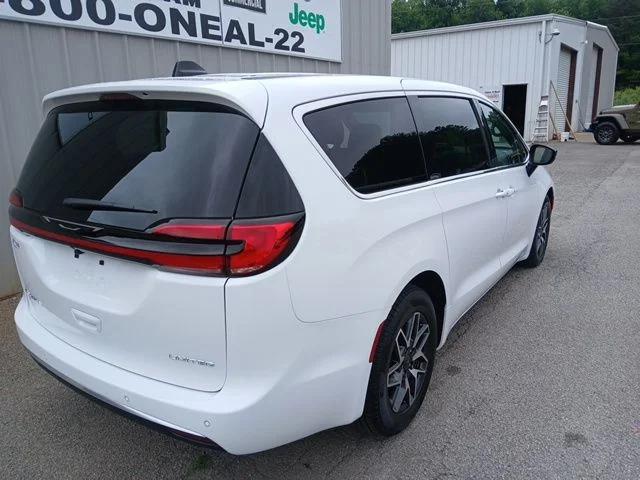 2027 Chrysler Pacifica PACIFICA LIMITED