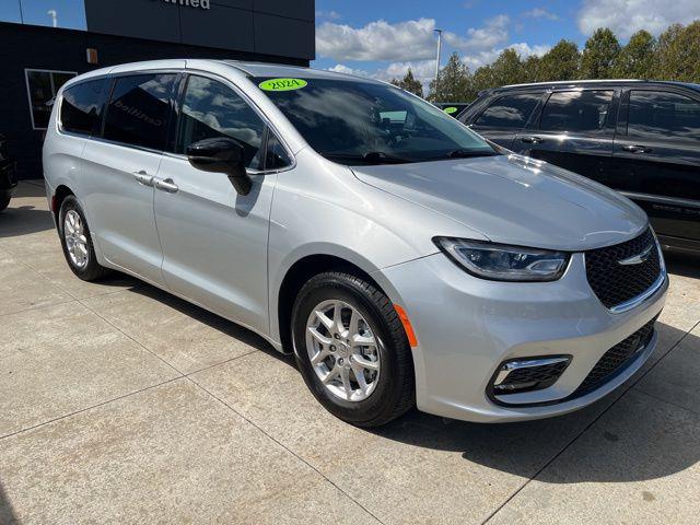 2024 Chrysler Pacifica Touring L for sale in White Lake, MI