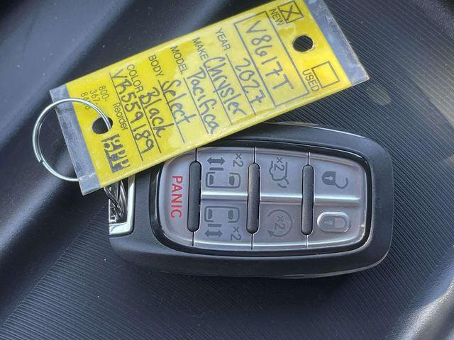 2027 Chrysler Pacifica Select