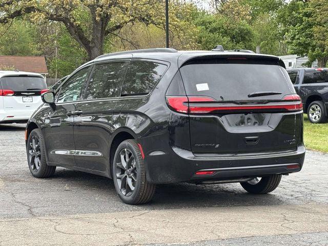 2027 Chrysler Pacifica Limited