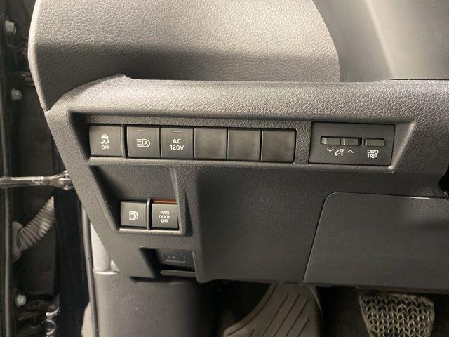 2023 Toyota Sienna XSE - Photo 18
