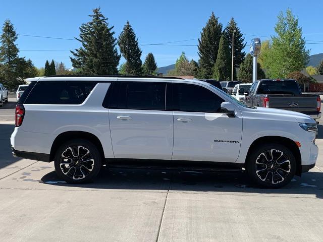 2022 Chevrolet Suburban 4WD RST