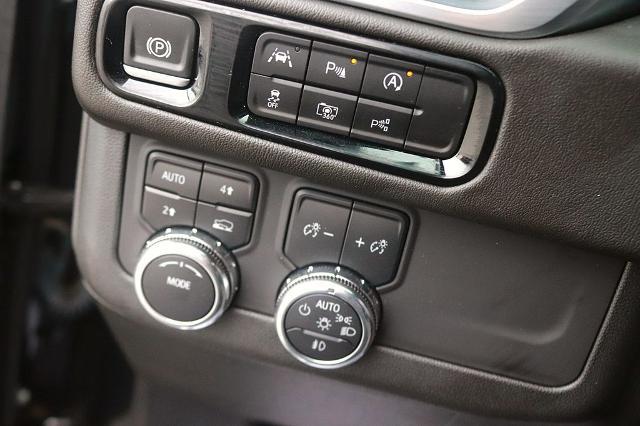2025 GMC Yukon 4WD Denali