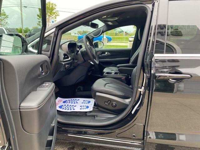 2027 Chrysler Pacifica PACIFICA SELECT
