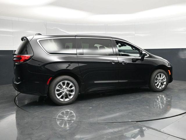 2027 Chrysler Pacifica PACIFICA SELECT AWD
