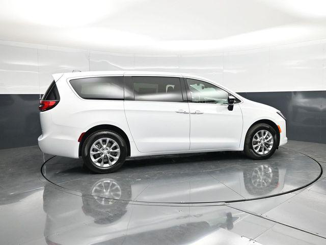 2027 Chrysler Pacifica PACIFICA SELECT AWD