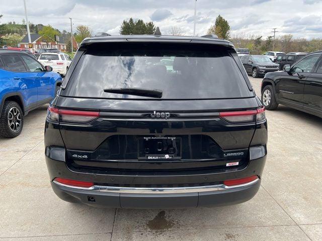 2023 Jeep Grand Cherokee Laredo 4x4