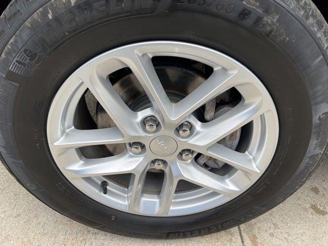 2023 Jeep Grand Cherokee Laredo 4x4