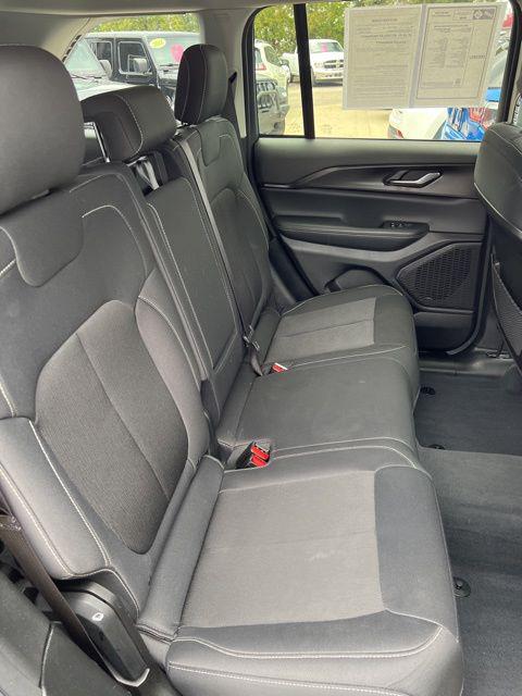 2023 Jeep Grand Cherokee Laredo 4x4