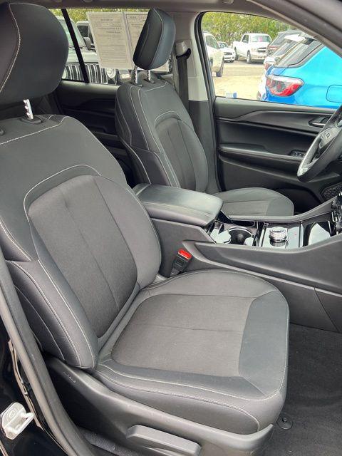 2023 Jeep Grand Cherokee Laredo 4x4