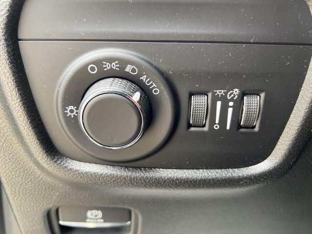2023 Jeep Grand Cherokee Laredo 4x4