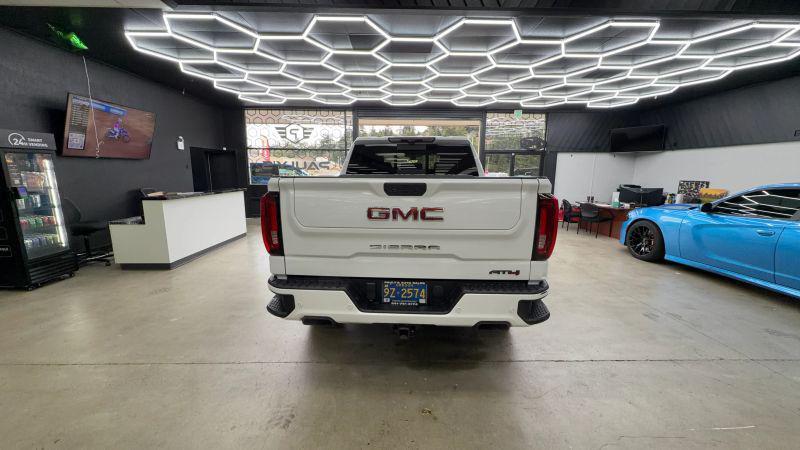 2022 GMC Sierra 1500 Limited 4WD Crew Cab Short Box AT4