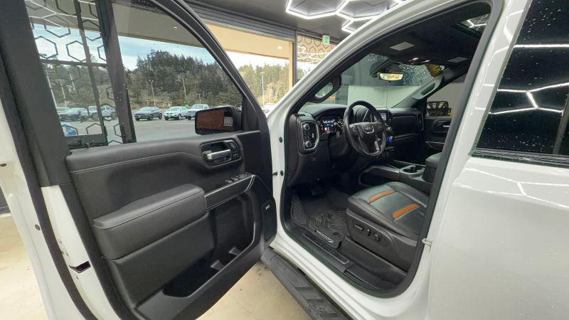 2022 GMC Sierra 1500 Limited 4WD Crew Cab Short Box AT4