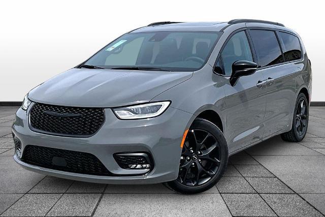 2025 Chrysler Pacifica Limited for sale in Hutchinson, KS