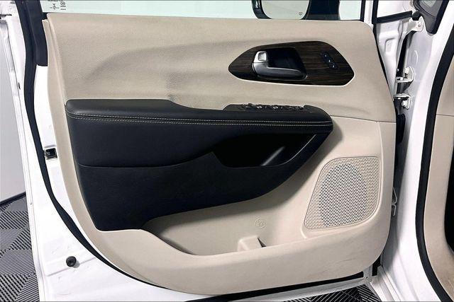 Used 2023 Chrysler Pacifica Limited For Sale in Millington, TN