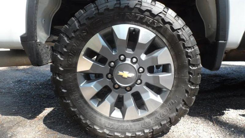2023 Chevrolet Silverado 2500HD 4WD Crew Cab Standard Bed Custom