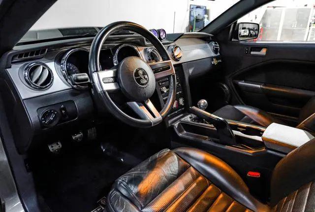 2005 Ford Mustang GT Deluxe