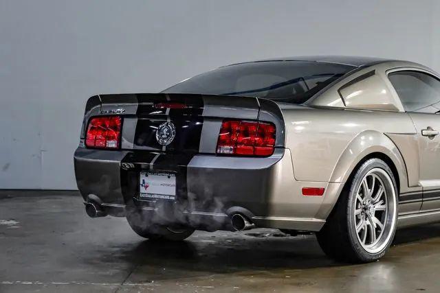 2005 Ford Mustang GT Deluxe