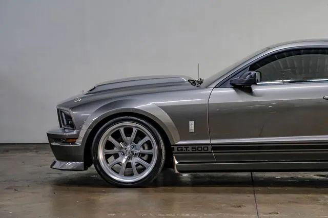 2005 Ford Mustang GT Deluxe