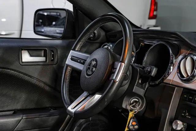 2005 Ford Mustang GT Deluxe