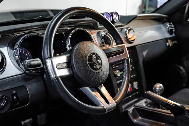 2005 Ford Mustang GT Deluxe