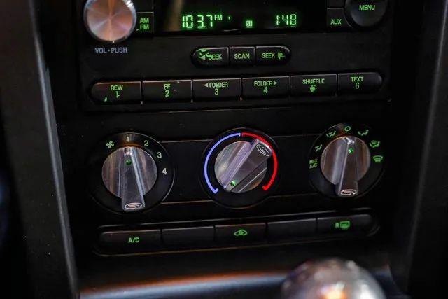 2005 Ford Mustang GT Deluxe