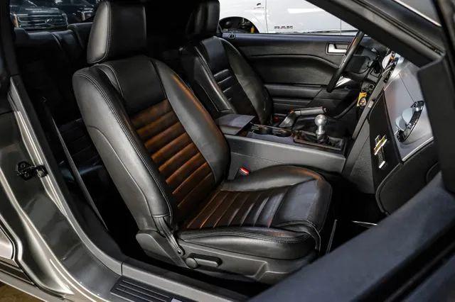 2005 Ford Mustang GT Deluxe