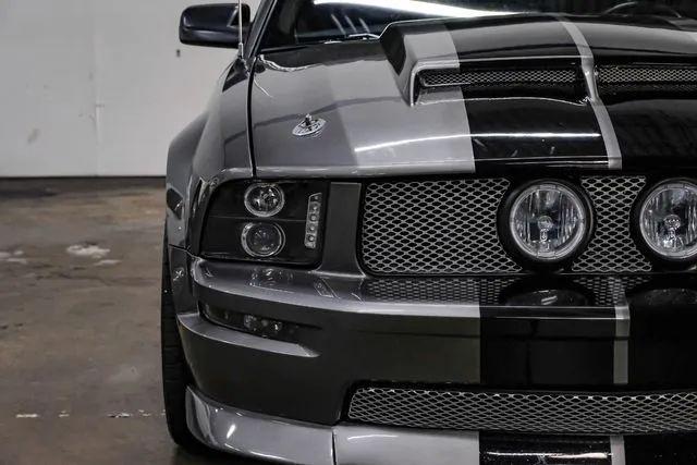 2005 Ford Mustang GT Deluxe