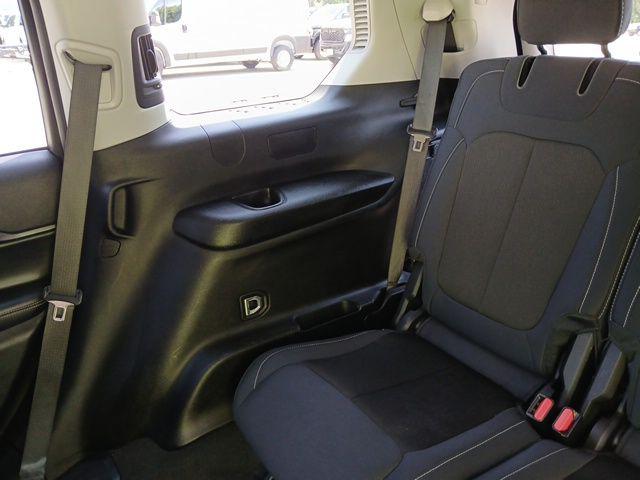 2023 Jeep Grand Cherokee L Laredo 4x2