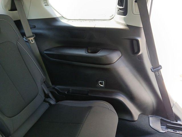 2023 Jeep Grand Cherokee L Laredo 4x2