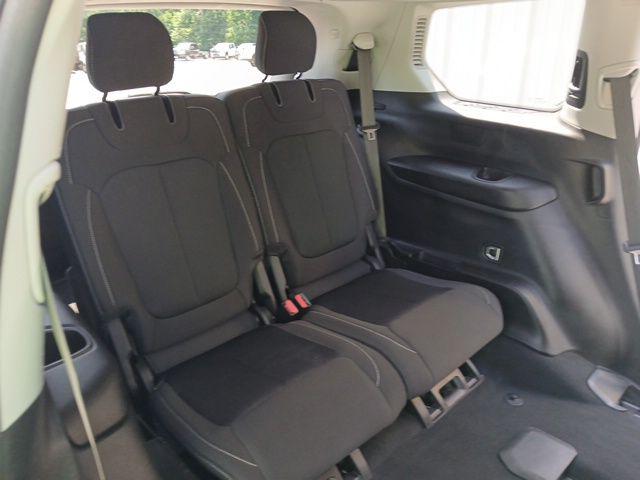 2023 Jeep Grand Cherokee L Laredo 4x2