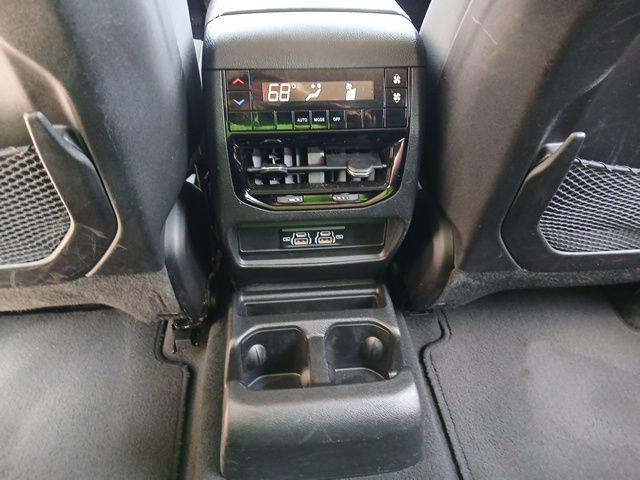 2023 Jeep Grand Cherokee L Laredo 4x2