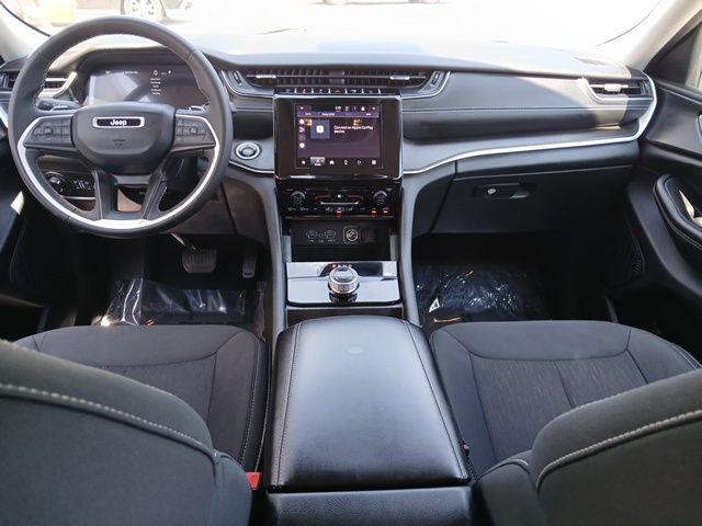 2023 Jeep Grand Cherokee L Laredo 4x2