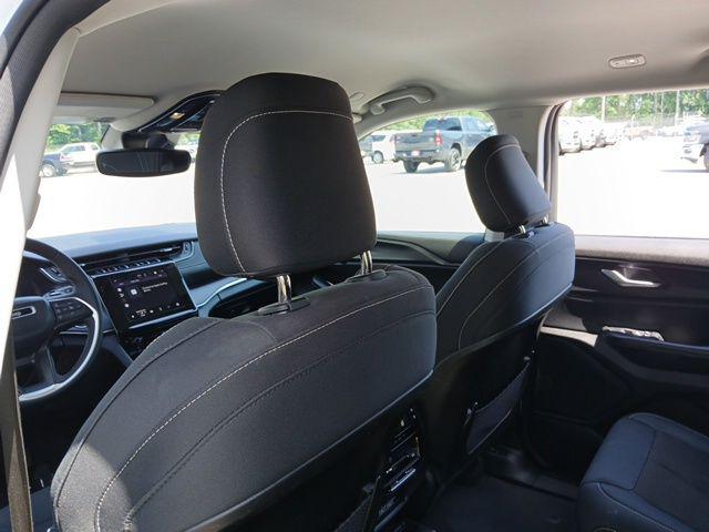 2023 Jeep Grand Cherokee L Laredo 4x2