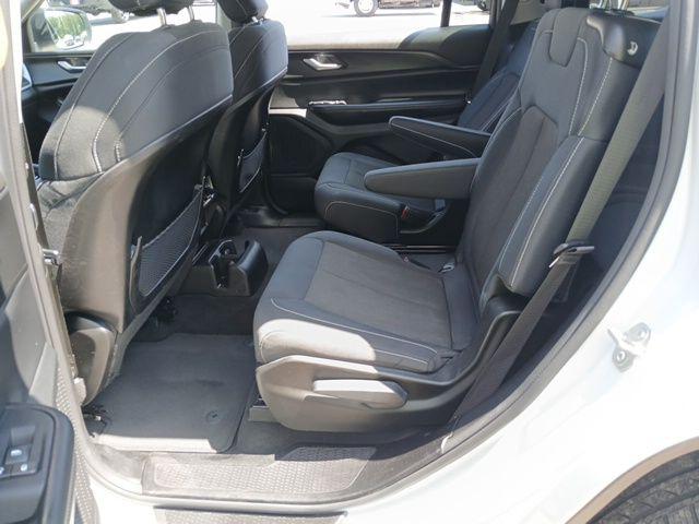 2023 Jeep Grand Cherokee L Laredo 4x2