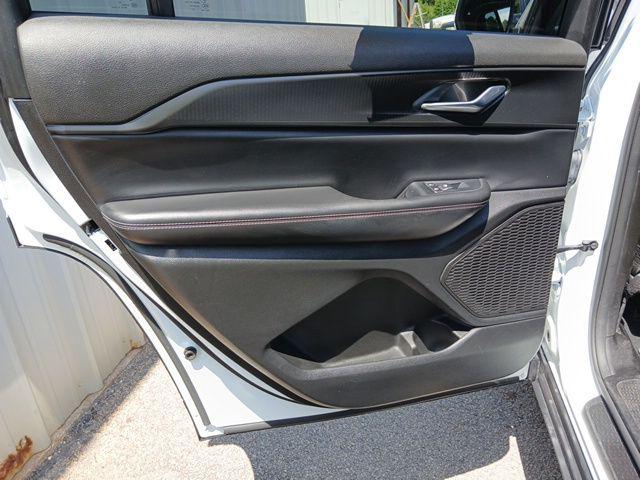 2023 Jeep Grand Cherokee L Laredo 4x2