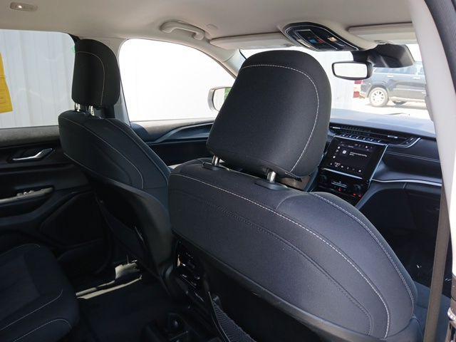 2023 Jeep Grand Cherokee L Laredo 4x2